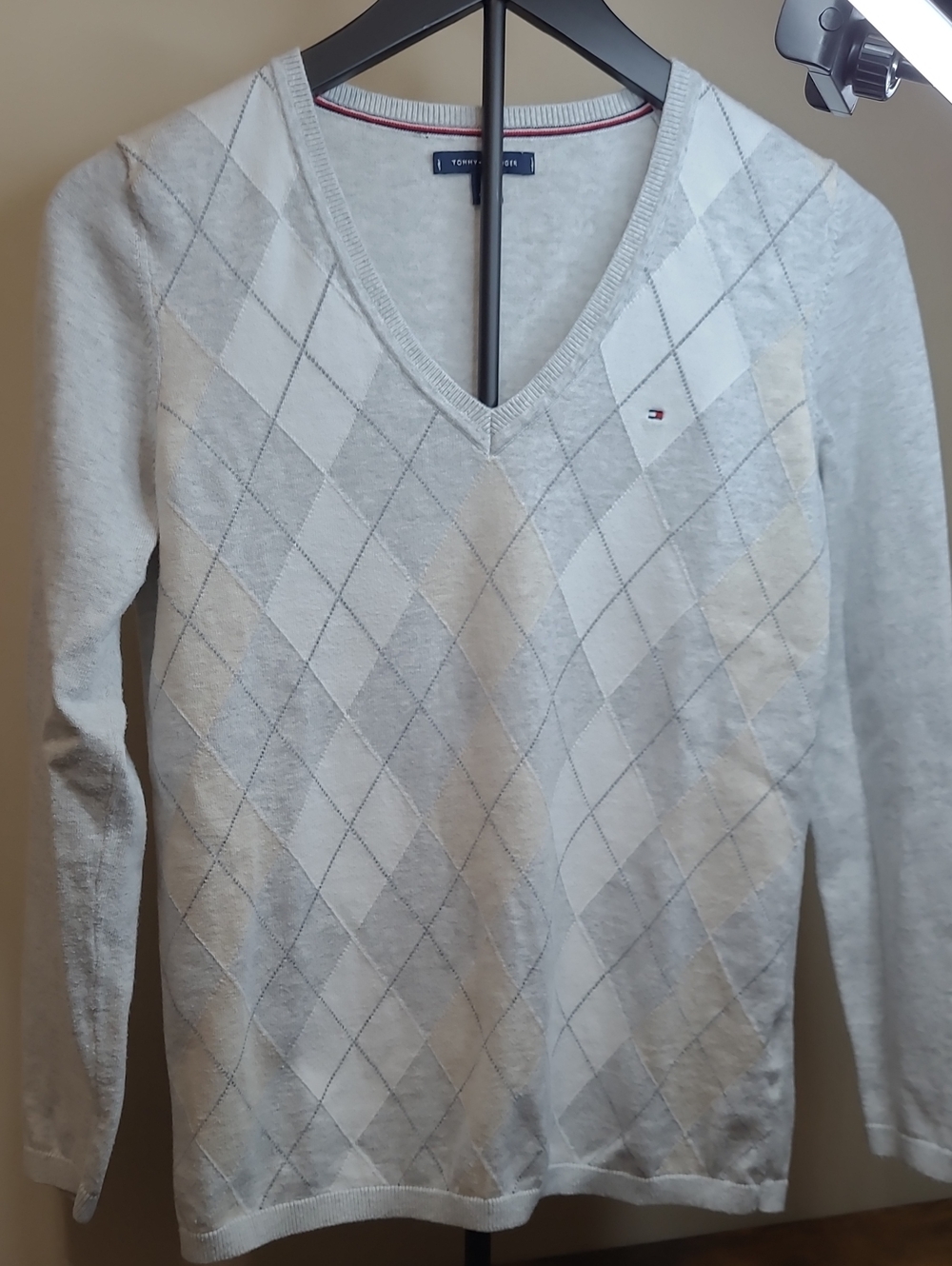 Tommy Hilfiger Silvery Gray with White & Cream Argyle Print V-Neck Sweater (S)